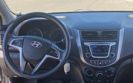 Hyundai Solaris II рестайлинг, 2015 год, 875 000 рублей, 12 фотография