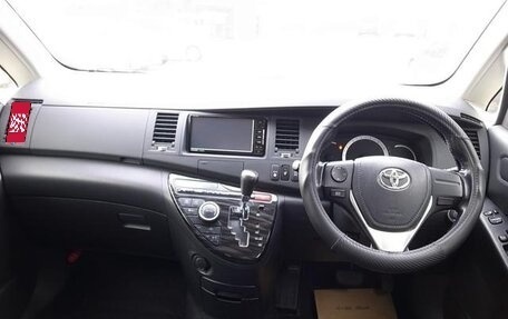 Toyota ISis I, 2015 год, 1 047 000 рублей, 13 фотография