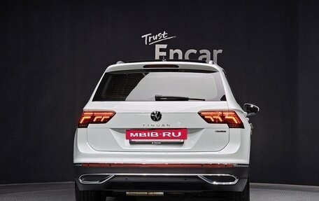 Volkswagen Tiguan II, 2023 год, 3 425 000 рублей, 3 фотография