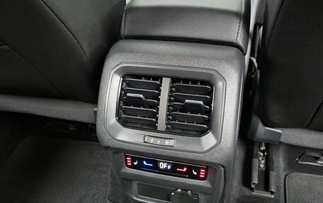 Volkswagen Tiguan II, 2023 год, 3 425 000 рублей, 13 фотография