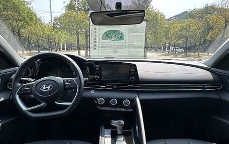 Hyundai Elantra, 2022 год, 1 350 000 рублей, 12 фотография
