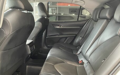 Toyota Camry, 2018 год, 2 600 000 рублей, 10 фотография