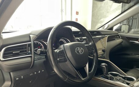Toyota Camry, 2018 год, 2 600 000 рублей, 9 фотография