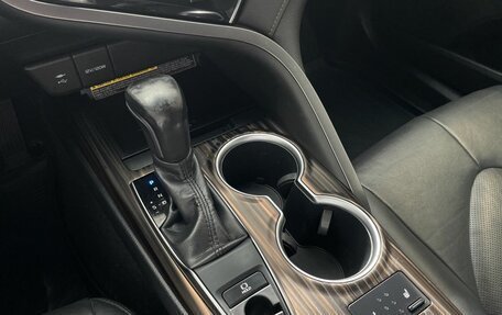 Toyota Camry, 2018 год, 2 600 000 рублей, 15 фотография