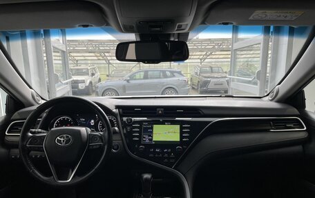 Toyota Camry, 2018 год, 2 600 000 рублей, 11 фотография