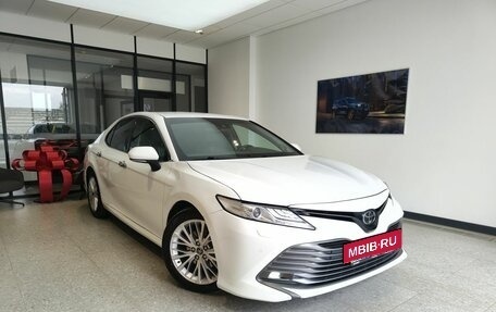 Toyota Camry, 2018 год, 2 600 000 рублей, 3 фотография