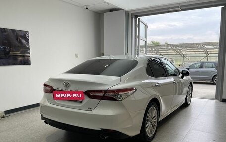 Toyota Camry, 2018 год, 2 600 000 рублей, 8 фотография