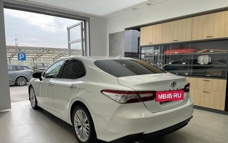 Toyota Camry, 2018 год, 2 600 000 рублей, 5 фотография