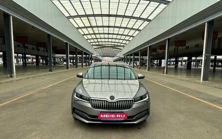 Skoda Superb III рестайлинг, 2022 год, 1 590 000 рублей, 2 фотография