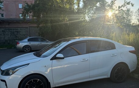 KIA Rio IV, 2017 год, 900 000 рублей, 2 фотография
