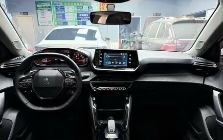 Peugeot 2008 II, 2023 год, 1 100 000 рублей, 9 фотография