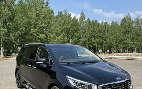 KIA Carnival III, 2019 год, 2 590 000 рублей, 3 фотография