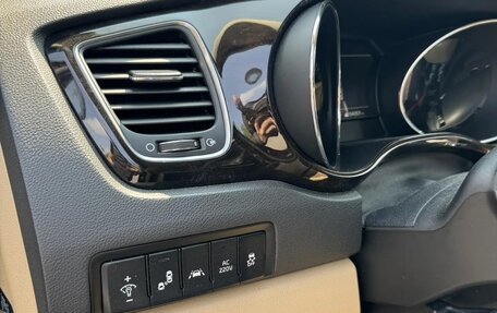 KIA Carnival III, 2019 год, 2 590 000 рублей, 11 фотография