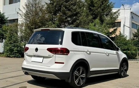 Volkswagen Touran III, 2022 год, 1 500 000 рублей, 5 фотография
