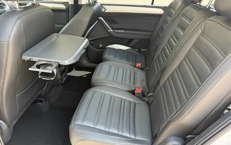 Volkswagen Touran III, 2022 год, 1 500 000 рублей, 10 фотография