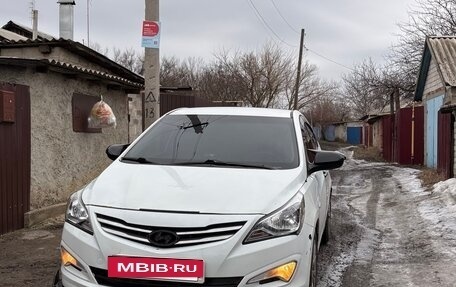 Hyundai Solaris II рестайлинг, 2015 год, 580 000 рублей, 3 фотография