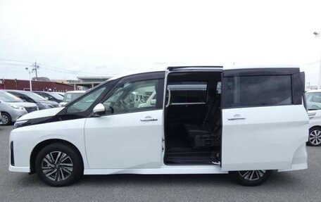 Nissan Serena, 2023 год, 2 270 300 рублей, 12 фотография