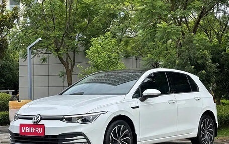 Volkswagen Golf VIII, 2023 год, 1 750 000 рублей, 1 фотография