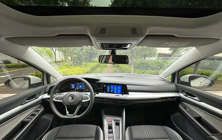 Volkswagen Golf VIII, 2023 год, 1 750 000 рублей, 11 фотография