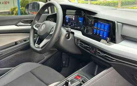 Volkswagen Golf VIII, 2023 год, 1 750 000 рублей, 12 фотография