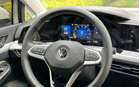 Volkswagen Golf VIII, 2023 год, 1 750 000 рублей, 13 фотография