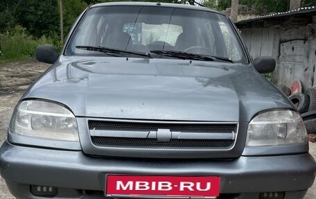 Chevrolet Niva I рестайлинг, 2005 год, 200 000 рублей, 1 фотография