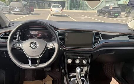 Volkswagen T-Roc I, 2022 год, 1 675 000 рублей, 11 фотография