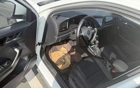Volkswagen T-Roc I, 2022 год, 1 675 000 рублей, 8 фотография