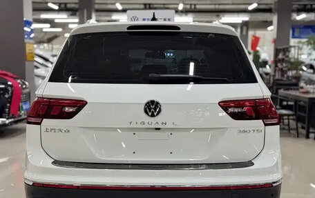 Volkswagen Tiguan II, 2023 год, 2 520 000 рублей, 5 фотография