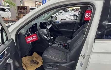 Volkswagen Tiguan II, 2023 год, 2 520 000 рублей, 7 фотография