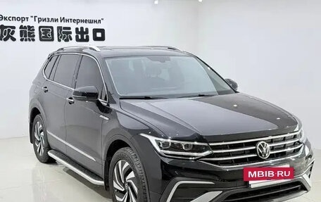 Volkswagen Tiguan II, 2023 год, 2 450 000 рублей, 3 фотография