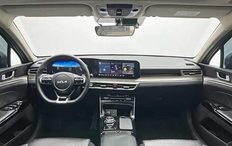 KIA K5, 2022 год, 2 300 000 рублей, 15 фотография