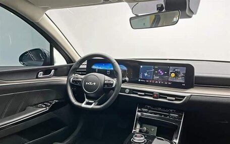 KIA K5, 2022 год, 2 300 000 рублей, 18 фотография
