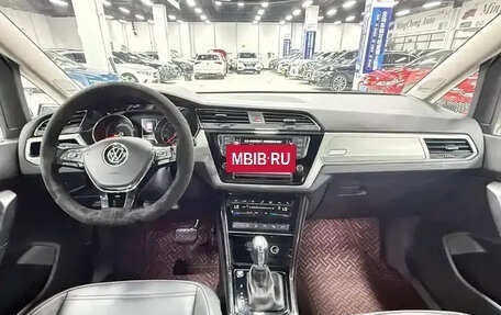 Volkswagen Touran III, 2022 год, 1 890 000 рублей, 19 фотография