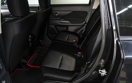 Mitsubishi Outlander III рестайлинг 3, 2012 год, 1 250 000 рублей, 16 фотография