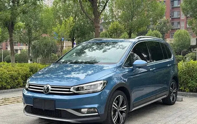 Volkswagen Touran III, 2022 год, 2 020 000 рублей, 1 фотография