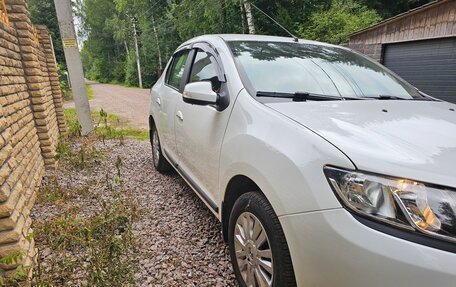 Renault Logan II, 2015 год, 850 000 рублей, 3 фотография