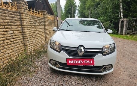 Renault Logan II, 2015 год, 850 000 рублей, 2 фотография