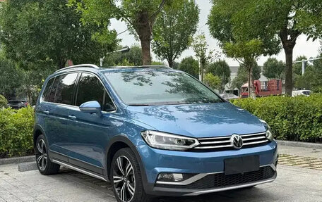 Volkswagen Touran III, 2022 год, 2 020 000 рублей, 3 фотография