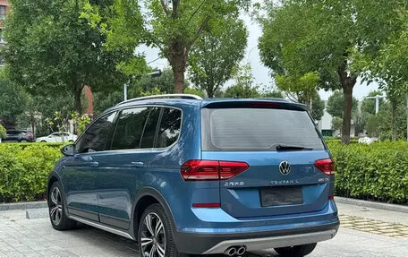 Volkswagen Touran III, 2022 год, 2 020 000 рублей, 4 фотография