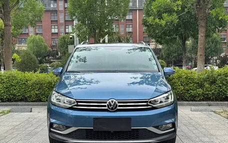 Volkswagen Touran III, 2022 год, 2 020 000 рублей, 2 фотография