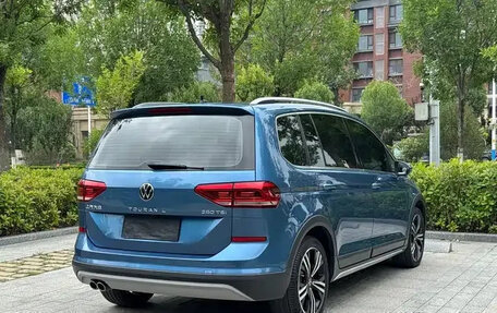 Volkswagen Touran III, 2022 год, 2 020 000 рублей, 5 фотография