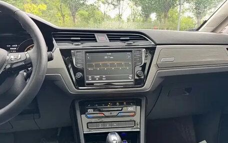 Volkswagen Touran III, 2022 год, 2 020 000 рублей, 18 фотография