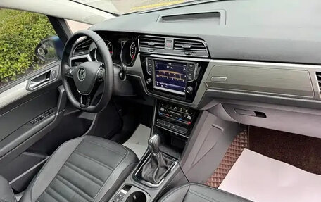 Volkswagen Touran III, 2022 год, 2 020 000 рублей, 21 фотография