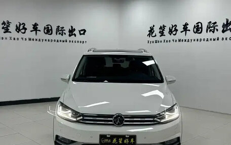 Volkswagen Touran III, 2023 год, 2 380 000 рублей, 2 фотография