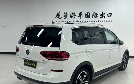 Volkswagen Touran III, 2023 год, 2 380 000 рублей, 6 фотография
