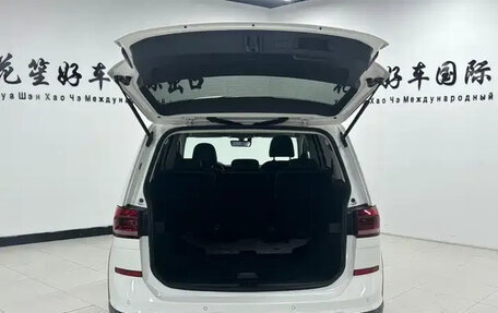 Volkswagen Touran III, 2023 год, 2 380 000 рублей, 7 фотография