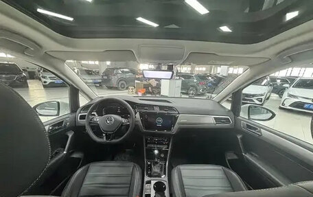 Volkswagen Touran III, 2023 год, 2 380 000 рублей, 13 фотография