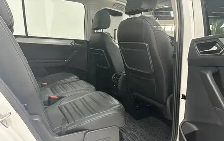 Volkswagen Touran III, 2023 год, 2 380 000 рублей, 19 фотография