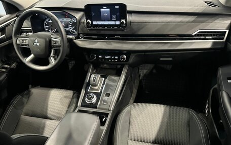 Mitsubishi Outlander, 2023 год, 3 727 000 рублей, 19 фотография